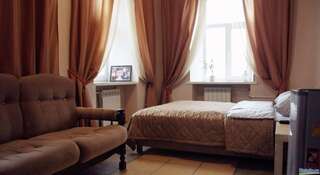 Гостиница Муми Троль Санкт-Петербург Бюджетный двухместный номер с 1 двухспальной кроватью ,диваном  и общей ванной комнатой-2